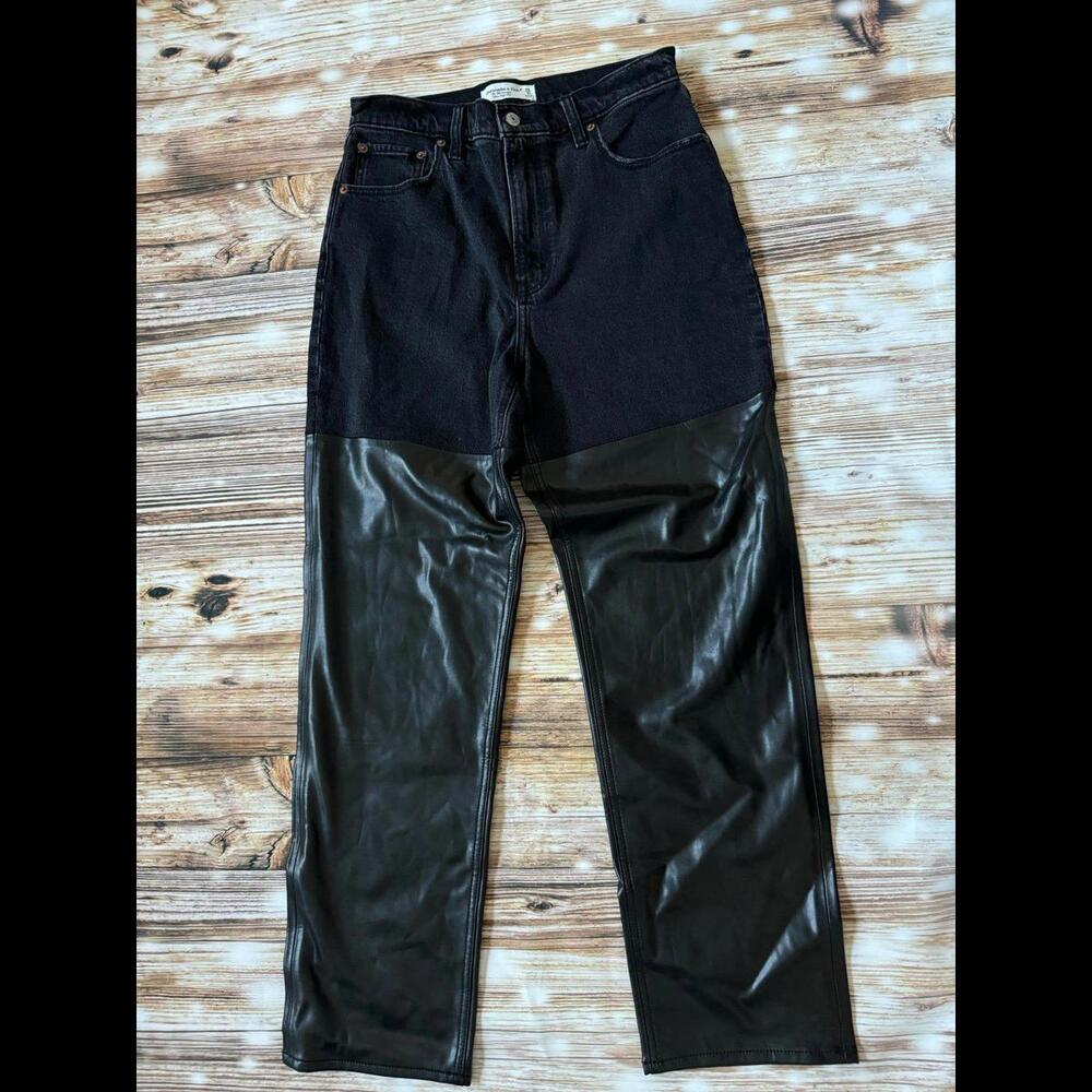 Abercrombie & Fitch Mixed Fabric Ultra High Rise 90s Straight Jean 29 8 R